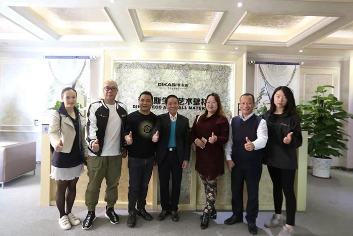熱烈歡迎順德涂料商會老會長胡景釗、順德設計師協會會長吳秋紅蒞臨帝卡斯參觀指導工作！
