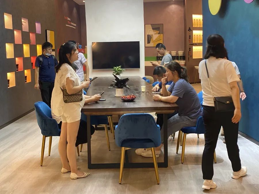 廣州建博會第2天，帝卡斯&威尼托展館持續火爆！